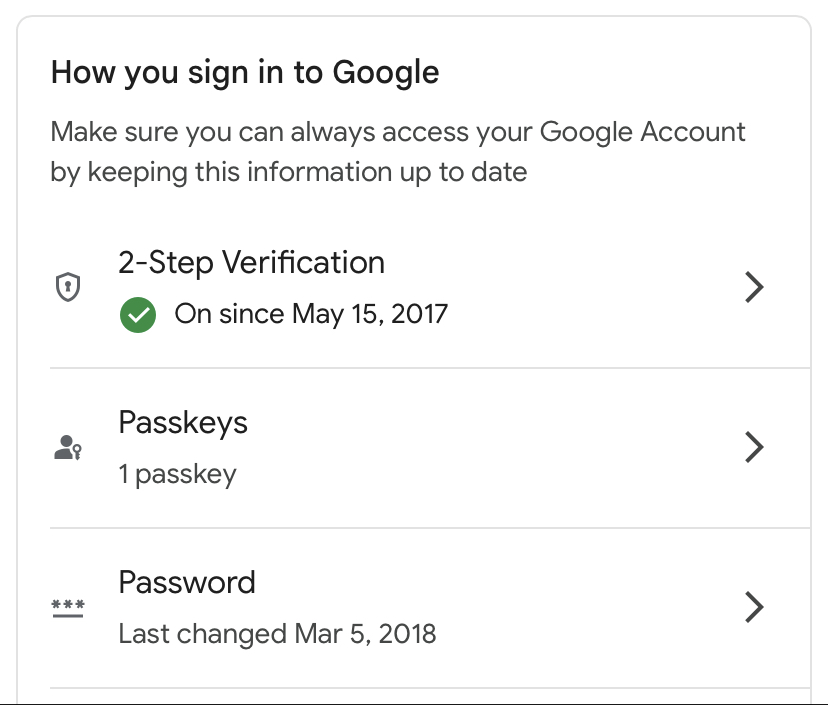 Un menú de Google titulado &quot;Cómo acceder a Google&quot; que muestra &quot;Llaves de acceso&quot; como una opción entre &quot;Verificación en 2 pasos&quot; y &quot;Contraseña&quot;.