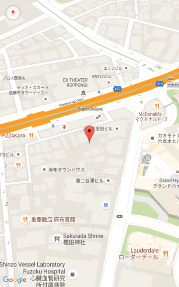 ภาพหน้าจอของแผนที่ที่มีกล้องวางในมุมมอง 45 องศาที่ระดับการซูม 18