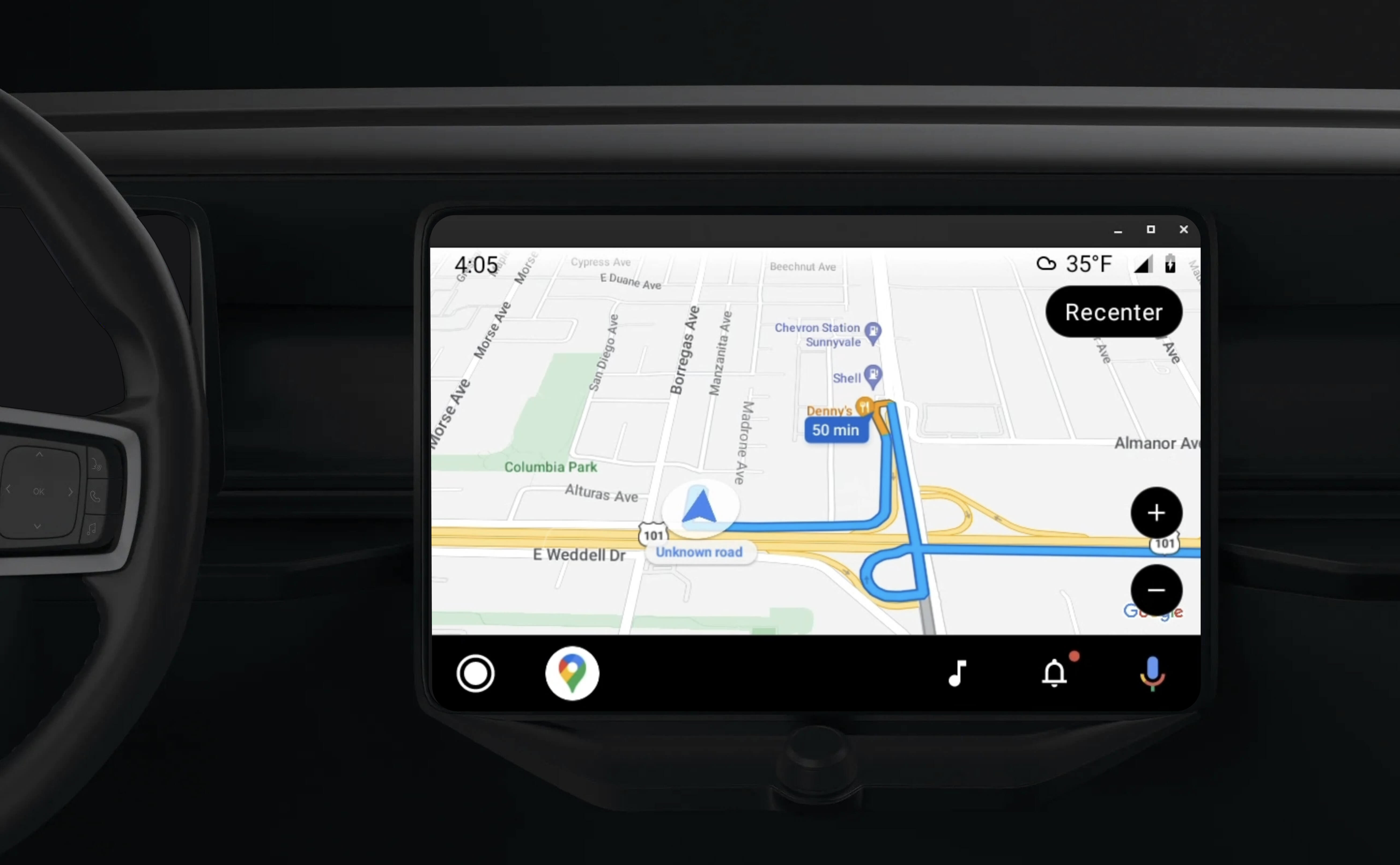 Android Auto 対応アプリを使用してナビゲーション ガイダンスを表示するインダッシュ ヘッドユニット。