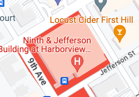 Zbliżenie na szpital z przezroczystą nakładką z funkcją mapy budynku.