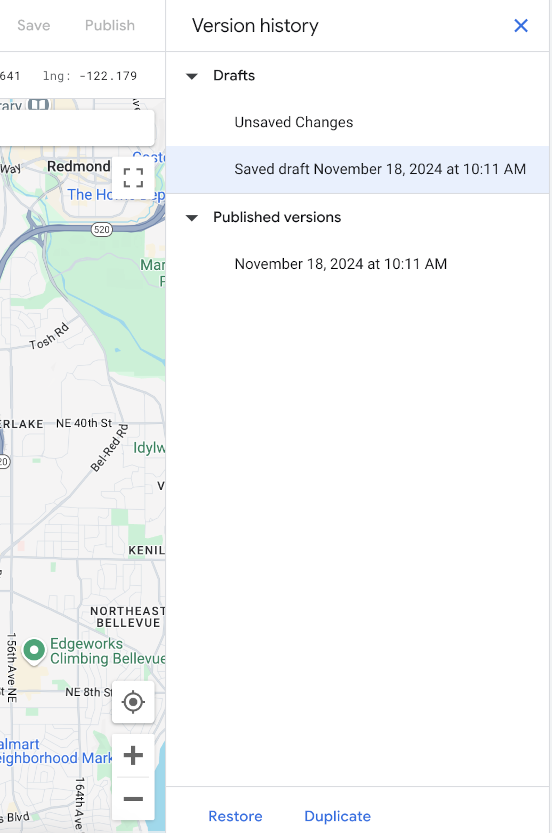 Screenshot panel Version History di Maps Styles pada Konsol Google Cloud. Tombol Save dan Publish berada di atas panel, tombol Restore dan Duplicate spesifik per versi berada di bagian bawah panel Version History, dan beberapa versi Draft dan versi Published tercantum di sana.